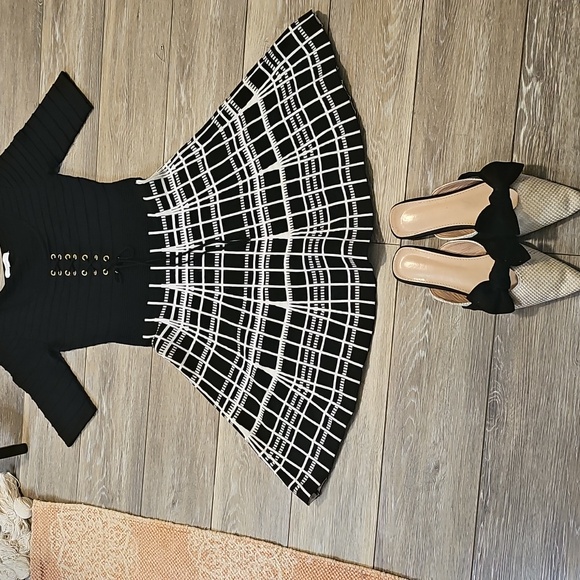 Candie's Black & White Patterned A-Line Skirt, Scoop Neck, Lace-Up Front, Size 2 - Picture 12 of 16